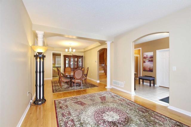 12 Cosmo Crt, House detached with 5 bedrooms, 6 bathrooms and 6 parking in Brampton ON | Image 39