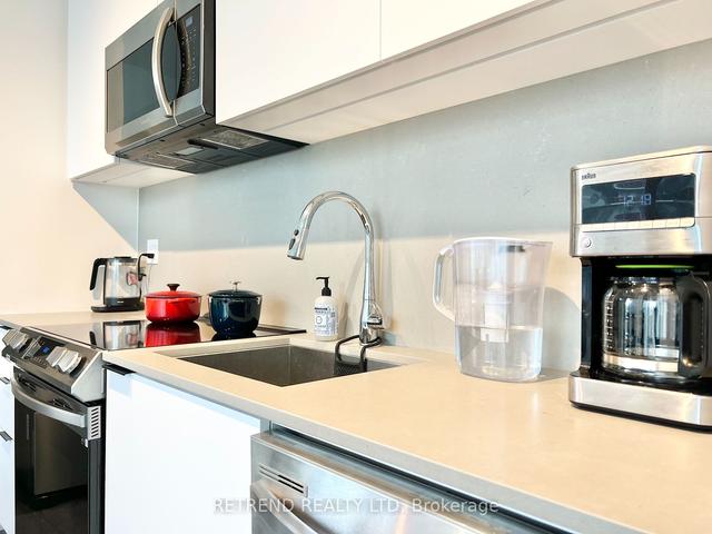 1013 - 50 Power St, Condo with 2 bedrooms, 2 bathrooms and 1 parking in Toronto ON | Image 2