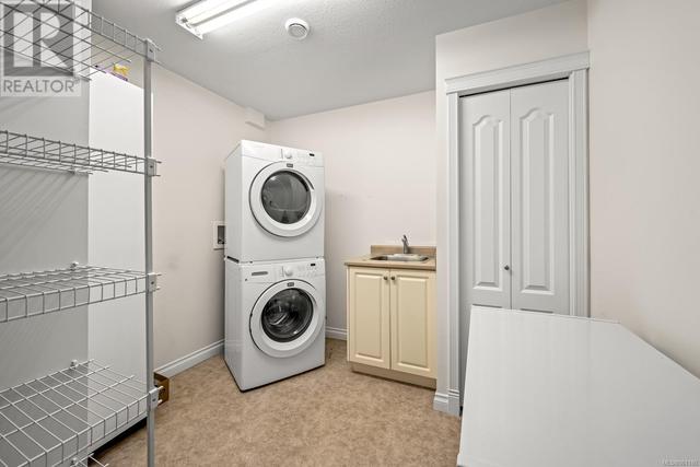 LAUNDRY ROOM WITH SINK & EVEN SPACE FOR A FREEZER | Image 26