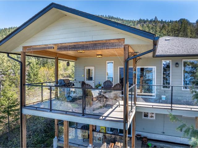 14533 Smith Road, House detached with 4 bedrooms, 3 bathrooms and null parking in Central Kootenay A BC | Image 46