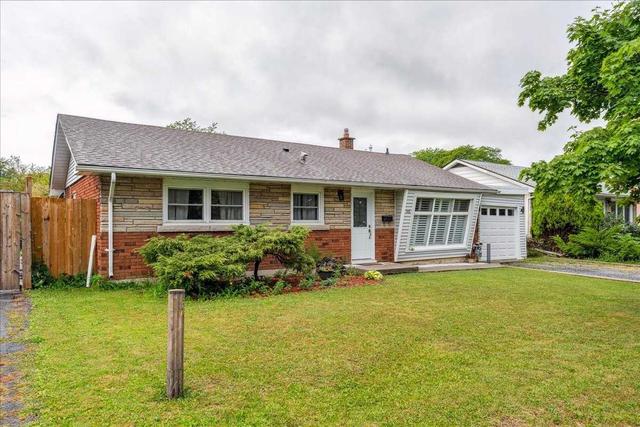 98 Jacobson Ave, House detached with 3 bedrooms, 1 bathrooms and 5 parking in St. Catharines ON | Image 1