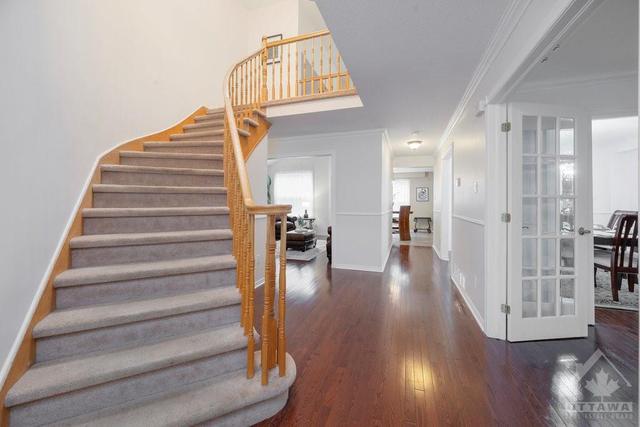 33 Morgans Grant Way, House detached with 4 bedrooms, 3 bathrooms and 4 parking in Ottawa ON | Image 2