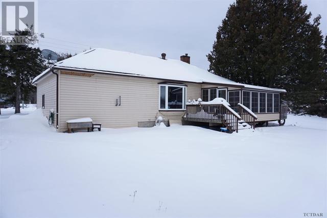 17 Third St E, House detached with 3 bedrooms, 2 bathrooms and null parking in James ON | Image 3