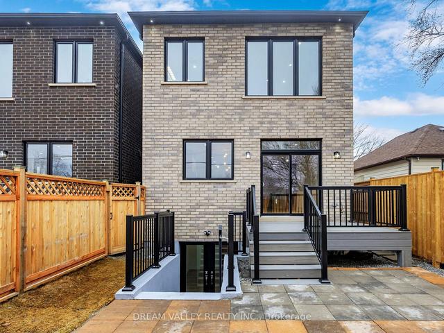 109b Heale Ave, House detached with 4 bedrooms, 5 bathrooms and 3 parking in Toronto ON | Image 28