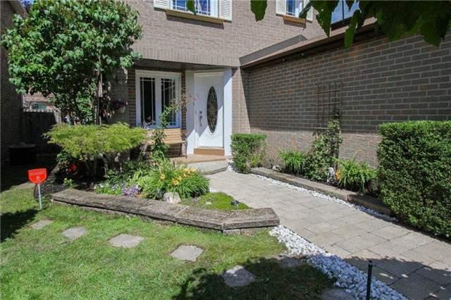 18 Stockbridge Cres, House detached with 3 bedrooms, 3 bathrooms and 4 parking in Ajax ON | Image 2