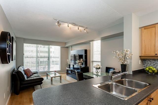 209 - 188 Redpath Ave, Condo with 2 bedrooms, 2 bathrooms and 1 parking in Toronto ON | Image 3