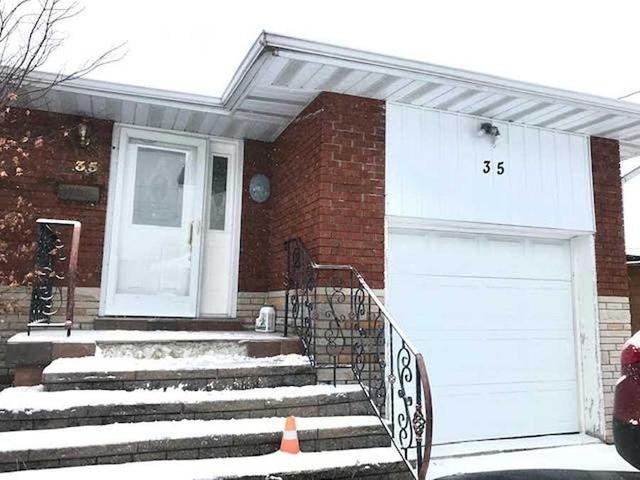 Upper - 35 Graylee Ave, House detached with 3 bedrooms, 1 bathrooms and 1 parking in Toronto ON | Image 2