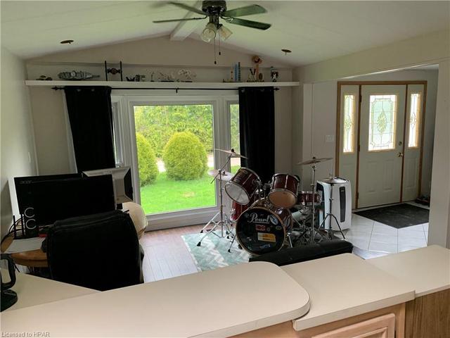 79681 Bluewater Hwy   41 Maple Street, House detached with 2 bedrooms, 1 bathrooms and null parking in Central Huron ON | Image 3