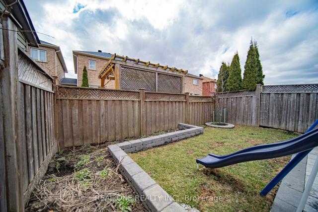 23 Rizal Ave, House attached with 3 bedrooms, 3 bathrooms and 3 parking in Markham ON | Image 35