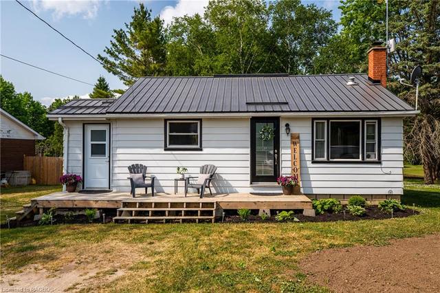 777370 Highway 10, House detached with 2 bedrooms, 1 bathrooms and null parking in Chatsworth ON | Image 1