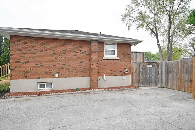 27 Dunvegan Rd, House detached with 3 bedrooms, 2 bathrooms and 3 parking in St. Catharines ON | Image 23