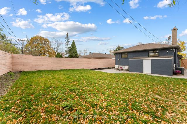 5 Buckley Cres, House detached with 3 bedrooms, 2 bathrooms and 3 parking in Toronto ON | Image 10
