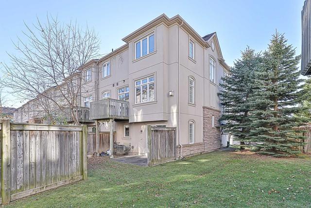 37 - 10 Post Oak Dr, Townhouse with 3 bedrooms, 3 bathrooms and 2 parking in Richmond Hill ON | Image 16