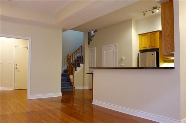 Th25 - 2 Rean Dr, Townhouse with 2 bedrooms, 3 bathrooms and 1 parking in Toronto ON | Image 2