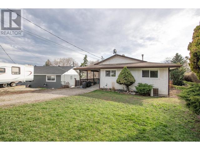 3054 Dunsmuir Road, House detached with 4 bedrooms, 2 bathrooms and 2 parking in Vernon BC | Image 3