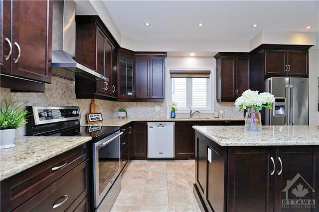 264 Escarpment Crescent, House detached with 3 bedrooms, 3 bathrooms and 6 parking in Ottawa ON | Image 8