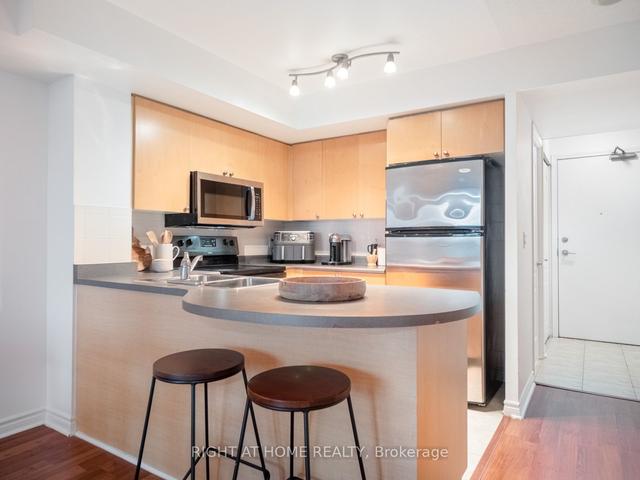 612 - 17 Barberry Pl, Condo with 1 bedrooms, 2 bathrooms and 1 parking in Toronto ON | Image 12