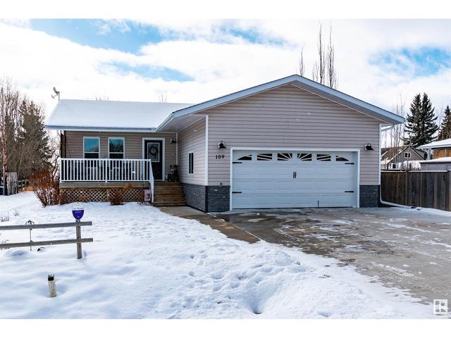 109 Thompson St, House detached with 4 bedrooms, 2 bathrooms and null parking in Camrose County AB | Image 1