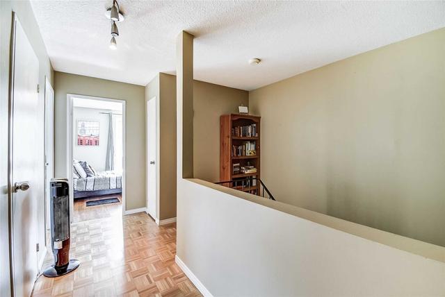 132 - 1058 Falgarwood Dr, Townhouse with 3 bedrooms, 2 bathrooms and 1 parking in Oakville ON | Image 3
