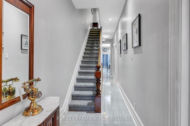 32 Robinson St, House attached with 4 bedrooms, 2 bathrooms and 1 parking in Toronto ON | Image 12