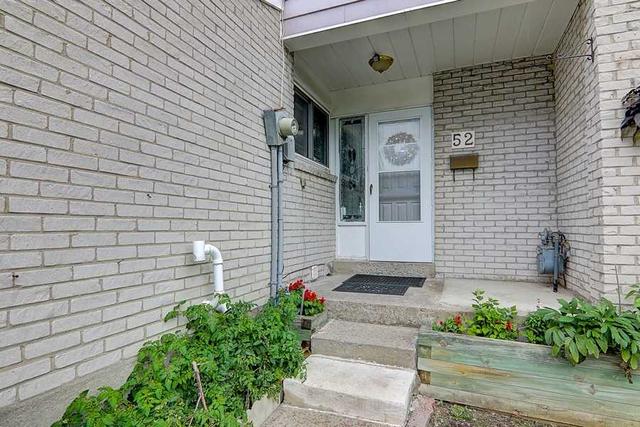 52 Goskin Crt, House attached with 3 bedrooms, 2 bathrooms and 2 parking in Toronto ON | Image 12