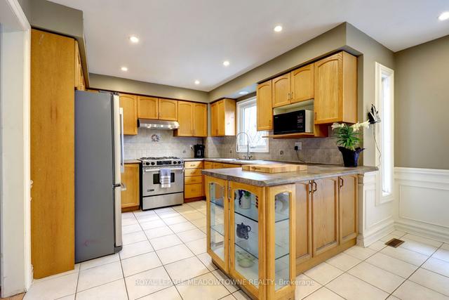 8 St. Mark Pl, House detached with 4 bedrooms, 4 bathrooms and 6 parking in Brampton ON | Image 2
