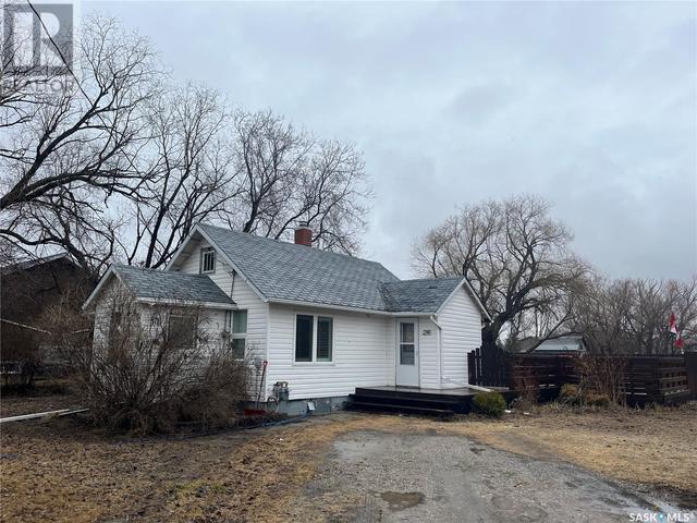 206 Park Avenue, House detached with 2 bedrooms, 1 bathrooms and null parking in Esterhazy SK | Image 1