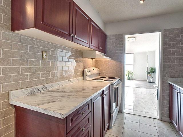604 - 40 Panorama Crt, Condo with 3 bedrooms, 2 bathrooms and 1 parking in Toronto ON | Image 11
