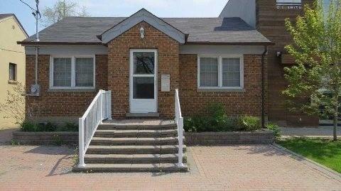 227 Sheppard Ave W, House detached with 2 bedrooms, 1 bathrooms and 1 parking in Toronto ON | Image 1
