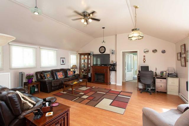 1282 Portage Rd, House detached with 3 bedrooms, 2 bathrooms and 7 parking in Kawartha Lakes ON | Image 4