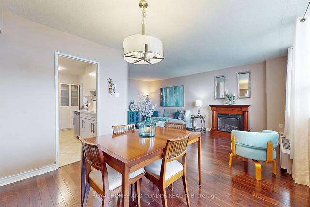 1006 - 130 Neptune Dr, Condo with 2 bedrooms, 2 bathrooms and 1 parking in Toronto ON | Image 3