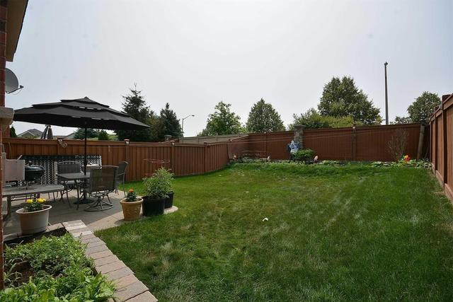 70 Tobermory Cres, House detached with 3 bedrooms, 4 bathrooms and 3 parking in Brampton ON | Image 3