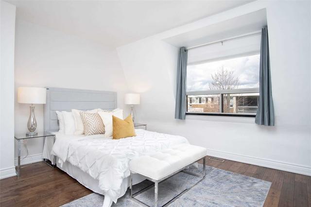 37 Essex St, House semidetached with 3 bedrooms, 3 bathrooms and 1 parking in Toronto ON | Image 2