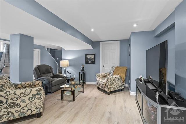 9 Quinpool Crescent, House detached with 4 bedrooms, 2 bathrooms and 3 parking in Ottawa ON | Image 20