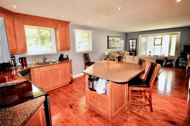 200 Rosemount Dr, House detached with 3 bedrooms, 2 bathrooms and 3 parking in Kitchener ON | Image 22