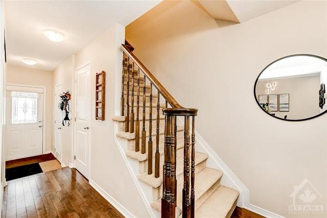 154 Patriot Place, Townhouse with 3 bedrooms, 3 bathrooms and 3 parking in Ottawa ON | Image 2