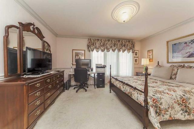 1146 Surrey Crt, House detached with 4 bedrooms, 5 bathrooms and 6 parking in Mississauga ON | Image 14
