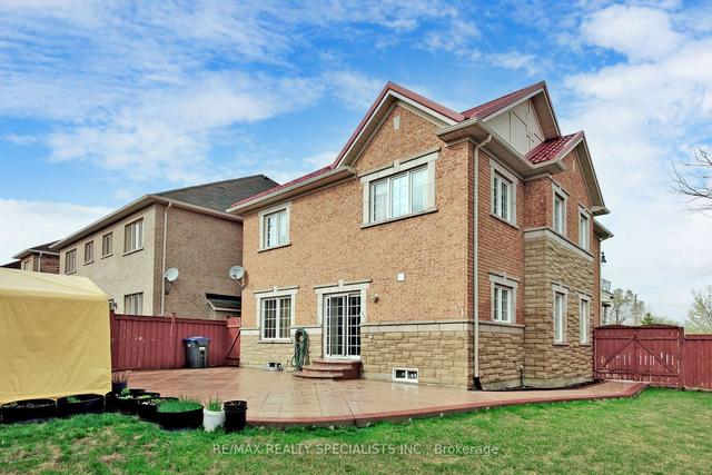 37 Versailles Cres, House detached with 4 bedrooms, 3 bathrooms and 6 parking in Brampton ON | Image 33