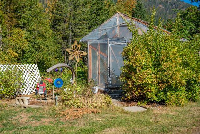1110 Highway 22, House detached with 3 bedrooms, 1 bathrooms and null parking in Kootenay Boundary B BC | Image 32