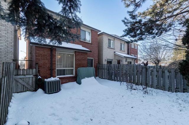26 Augusta Crt, House attached with 3 bedrooms, 2 bathrooms and 3 parking in Markham ON | Image 32