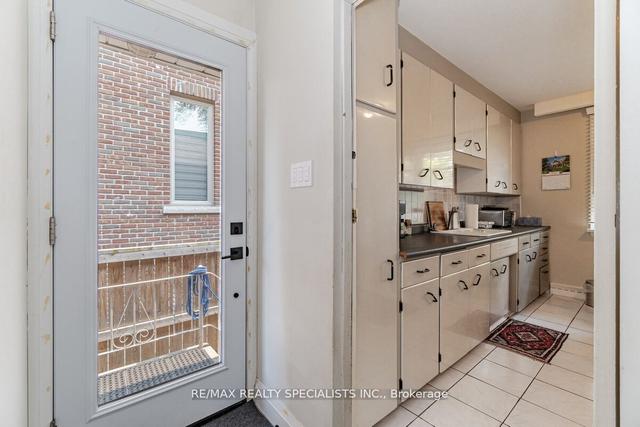 3 Allan Park Rd, House detached with 2 bedrooms, 2 bathrooms and 6 parking in Toronto ON | Image 31