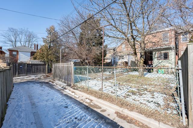 65 Macgregor Ave, House detached with 3 bedrooms, 2 bathrooms and 0 parking in Toronto ON | Image 22