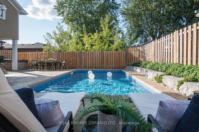 4 Forest Glen Cres, House detached with 3 bedrooms, 3 bathrooms and 6 parking in Kitchener ON | Image 35