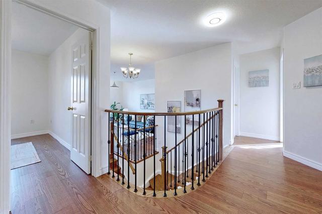 22 Garland Cres, House detached with 4 bedrooms, 4 bathrooms and 4 parking in Richmond Hill ON | Image 15