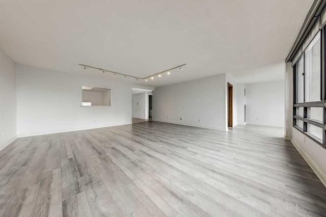 807 - 77 Carlton St, Condo with 2 bedrooms, 2 bathrooms and 1 parking in Toronto ON | Image 18
