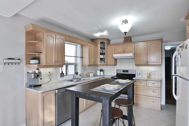 124 Caledonia Rd, House detached with 2 bedrooms, 2 bathrooms and 2 parking in Toronto ON | Image 6