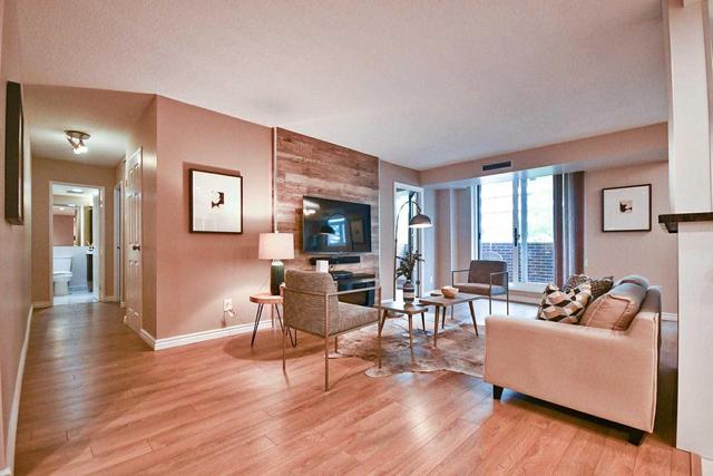 405 - 40 Chichester Pl, Condo with 2 bedrooms, 1 bathrooms and 1 parking in Toronto ON | Image 3