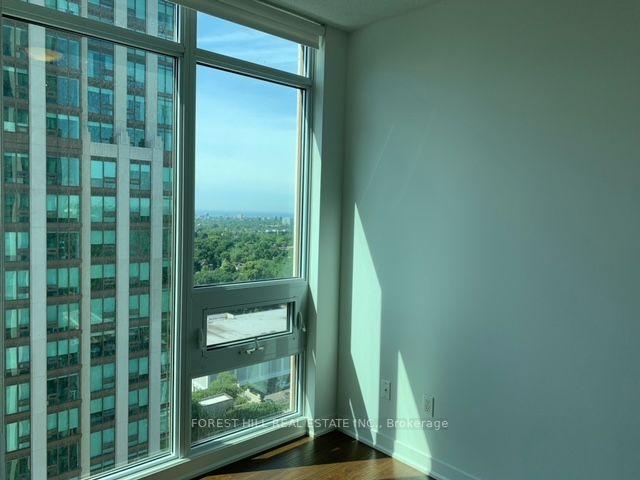 2007 - 320 Tweedsmuir Ave, Condo with 2 bedrooms, 1 bathrooms and 1 parking in Toronto ON | Image 8