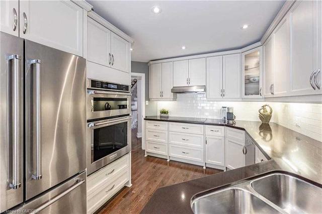 220 Robinson St, House attached with 3 bedrooms, 3 bathrooms and 2 parking in Oakville ON | Image 37