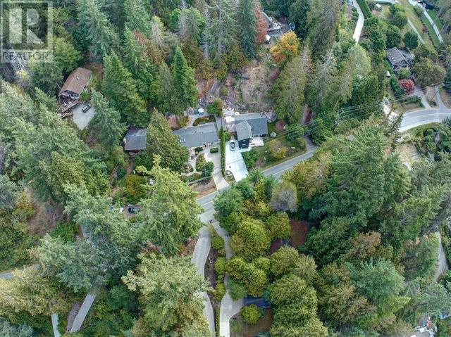 8590 Redrooffs Road, House detached with 4 bedrooms, 2 bathrooms and 4 parking in Sunshine Coast B BC | Image 12